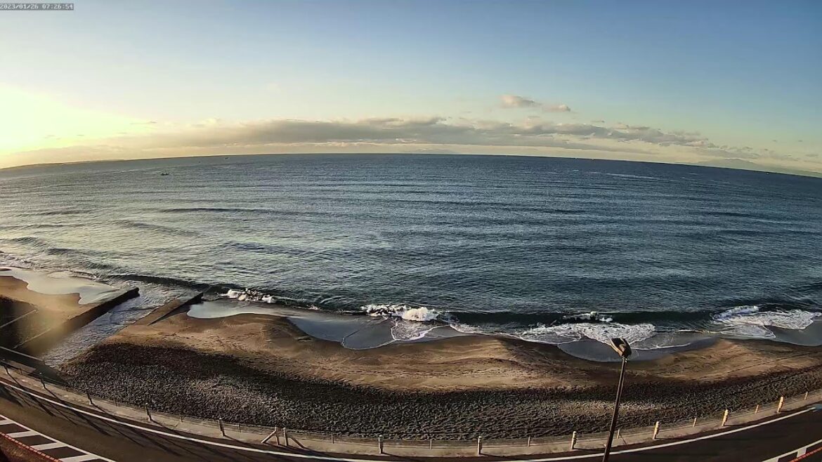 【湘南ライブカメラ2】相模湾　伊豆大島　伊豆半島　24時間ライブ配信　お天気カメラ　波情報 live camera Japan | Kamakura | H.View camera